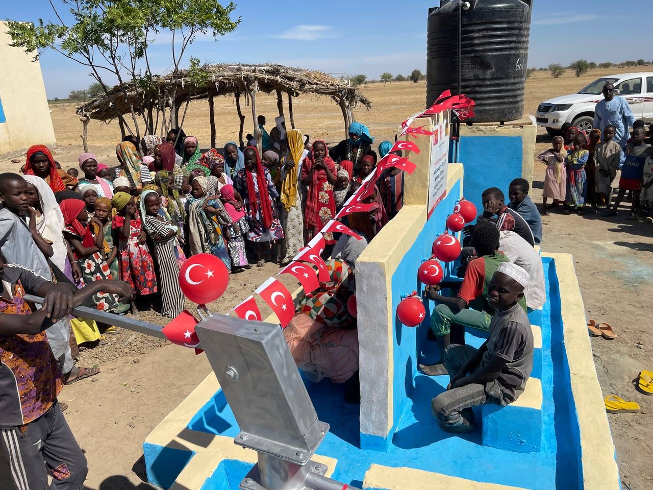 Çeşmeli Su Kuyusu Afrika Tam